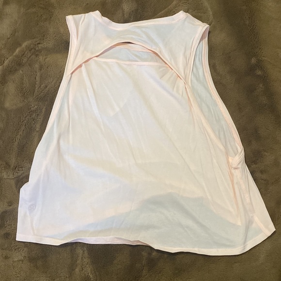 LULULEMON Crop Top. NWOT. - Picture 3 of 3